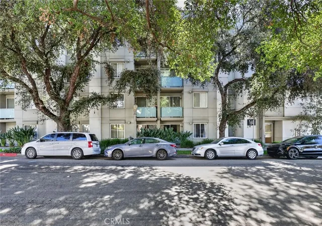 Photo 3 of Condo for sale at 160 S Hudson Ave #111, Pasadena, CA 91101 | MLS# WS26150200 | Listing updated on 2026-09-21