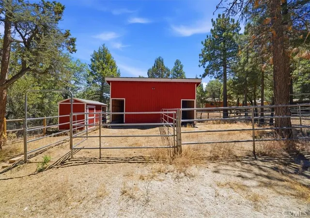 Homes for sale in Sugarloaf, CA | 355 Dixie Lee, Sugarloaf, CA 92386 | MLS# IG26148480