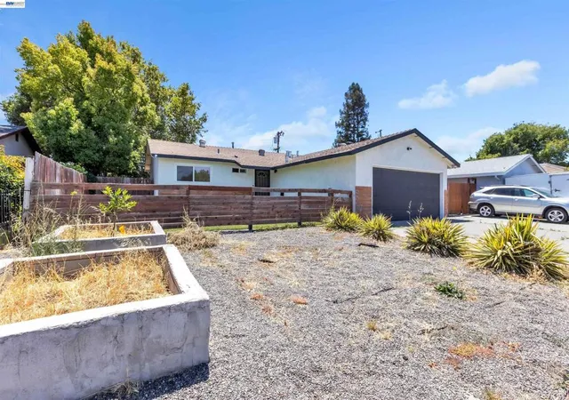 Homes for sale in Fairfield, CA | 425 E Tabor Ave, Fairfield, CA 94533 | MLS# 41141392