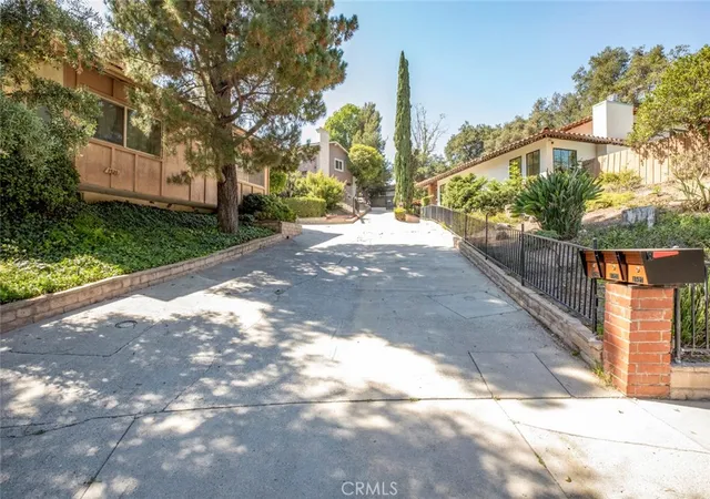 Photo 2 of Single family home for sale at 1523 Colina Dr, Glendale, CA 91208 | MLS# GD26149655 | Listing updated on 2026-09-25