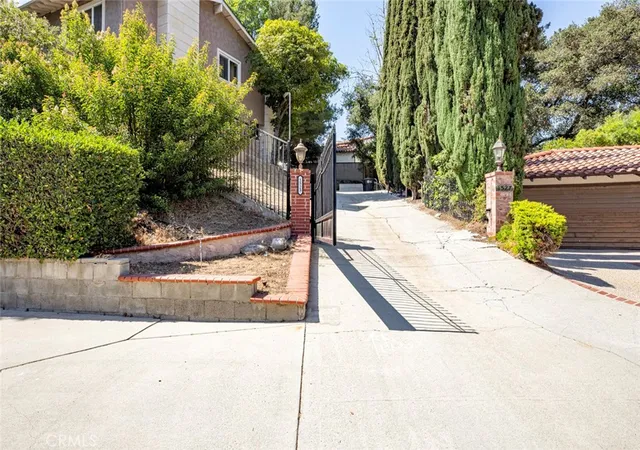 Photo 3 of Single family home for sale at 1523 Colina Dr, Glendale, CA 91208 | MLS# GD26149655 | Listing updated on 2026-09-25