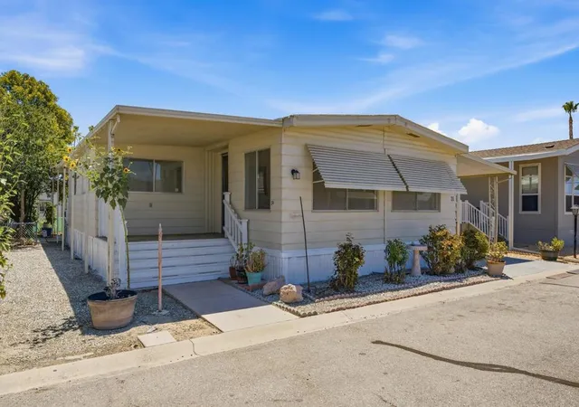 Homes for sale in Hemet, CA | 5001 W Florida Ave #36, Hemet, CA 92545 | MLS# 219150206DA