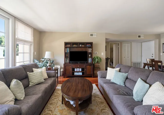 Listing Photo 4 - Condo for sale in building located at 1430 Colby Ave, Los Angeles, CA 90025 - Unit #102