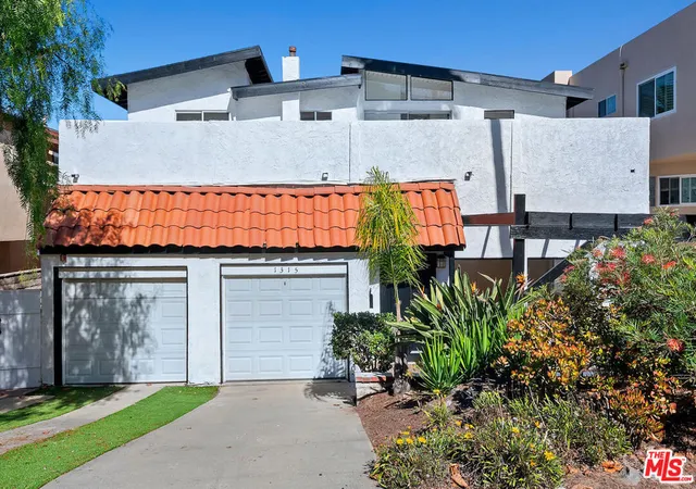 Photo 3 of Single family home for sale at 1315 17th Street, Manhattan Beach, CA 90266 | MLS# 26859017 | Listing updated on 2026-10-05