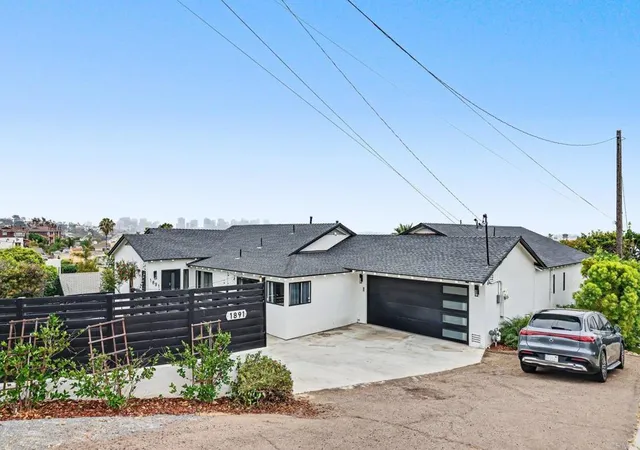 Photo 4 of Single family home for sale at 1891 Titus St, San Diego, CA 92110 | MLS# PTP2605262 | Listing updated on 2026-07-13