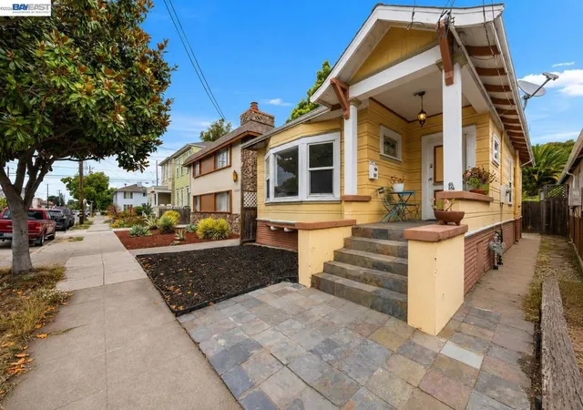 Photo 1 of Sale Pending at 1811 Lincoln Ave, Alameda, CA 94501 | MLS# 41141420 | Listing updated on 2026-08-05
