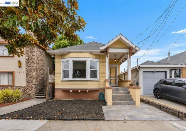 Photo 2 of Sale Pending at 1811 Lincoln Ave, Alameda, CA 94501 | MLS# 41141420 | Listing updated on 2026-08-05