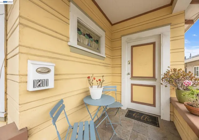 Photo 3 of Sale Pending at 1811 Lincoln Ave, Alameda, CA 94501 | MLS# 41141420 | Listing updated on 2026-08-05