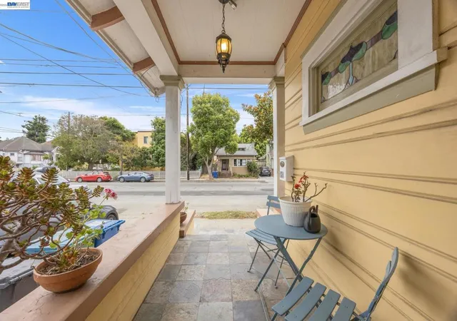 Photo 3 of Sale Pending at 1811 Lincoln Ave, Alameda, CA 94501 | MLS# 41141420 | Listing updated on 2026-08-05