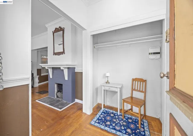 Photo 4 of Sale Pending at 1811 Lincoln Ave, Alameda, CA 94501 | MLS# 41141420 | Listing updated on 2026-08-05