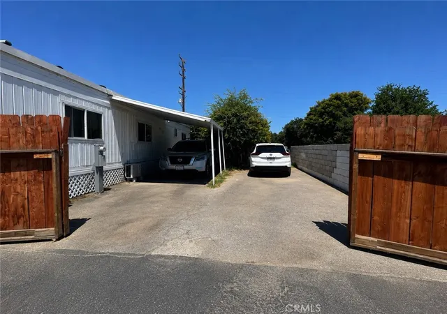 Photo 2 of Manufactured home for sale at 430 Palm Ave N #106, Hemet, CA 92543 | MLS# CV26148042 | Listing updated on 2026-10-07