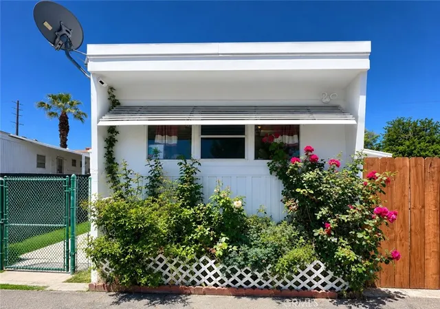 Photo 3 of Manufactured home for sale at 430 Palm Ave N #106, Hemet, CA 92543 | MLS# CV26148042 | Listing updated on 2026-10-07