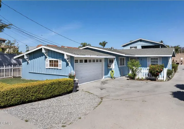 Photo 2 of Multi family home for sale at 129 Santa Anna St, Santa Paula, CA 93060 | MLS# V1-37553 | Listing updated on 2026-10-06