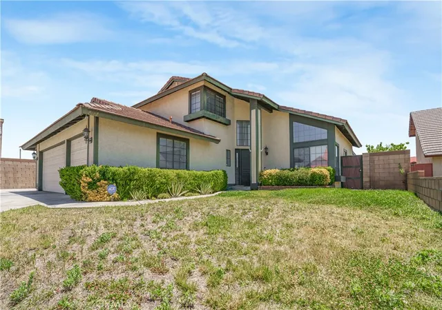 Photo 2 of Single family home for sale at 2102 Redrock Ct, Palmdale, CA 93551 | MLS# BB26151947 | Listing updated on 2026-09-02