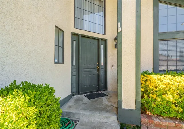 Photo 3 of Single family home for sale at 2102 Redrock Ct, Palmdale, CA 93551 | MLS# BB26151947 | Listing updated on 2026-09-02