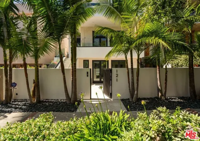Photo 1 of Single family home for sale at 121 Topsail Mall, Marina Del Rey, CA 90292 | MLS# 26857147 | Listing updated on 2026-09-18