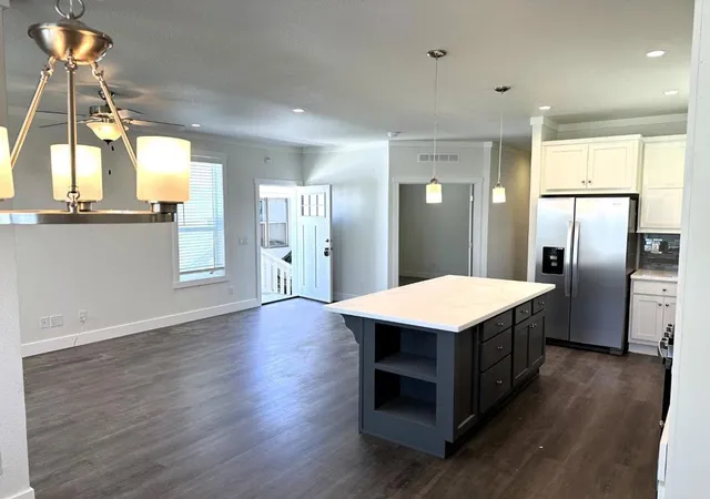 3rd image of 11401 Topanga Canyon Blvd #117, Chatsworth, CA 91311 | MLS# ML82054071