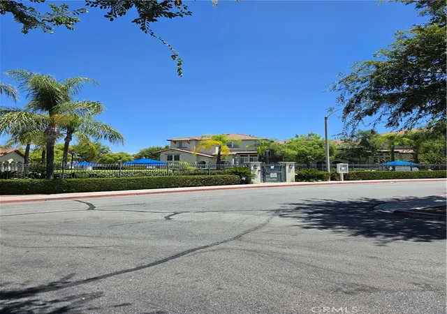 Photo 2 of Sale Pending at 33730 Willow Hvn #103, Murrieta, CA 92563 | MLS# TR26152060 | Listing updated on 2026-10-04