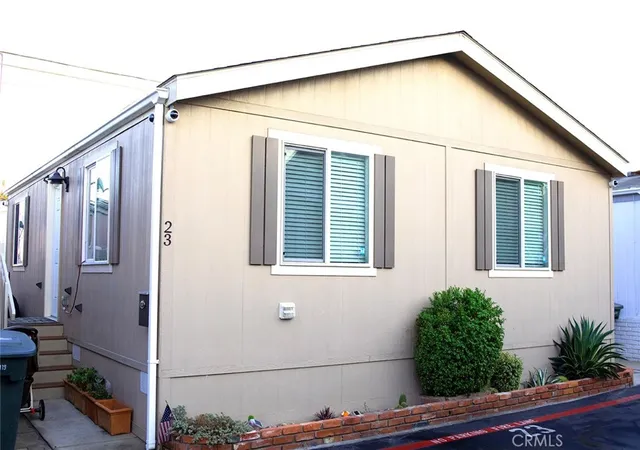 3rd image of 327 W Wilson St #23, Costa Mesa, CA 92627 | MLS# TR26152154