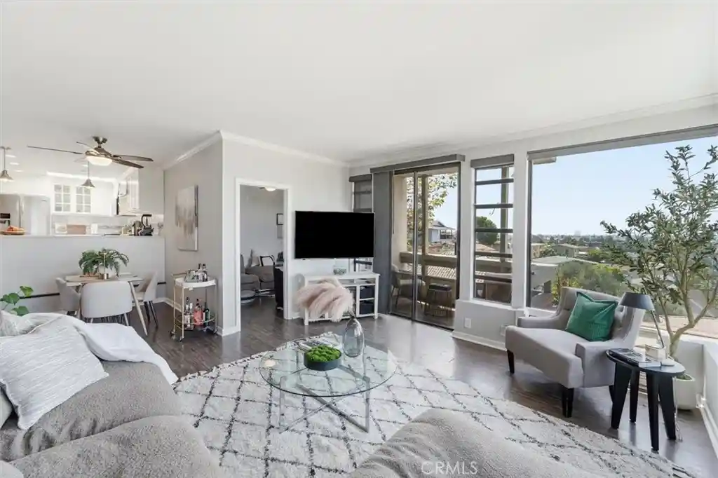 Listing Photo 2 - Condo for sale in 2525 E 19th located at 2525 E 19th, Signal Hill, CA 90755 - Unit #32