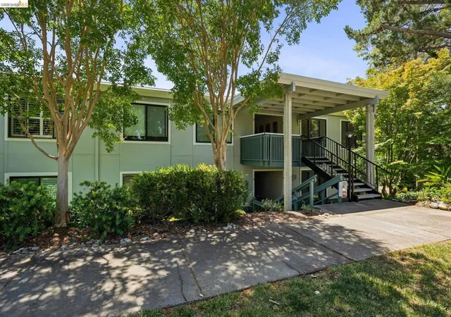 Photo 2 of Condo for sale at 2925 Golden Rain Rd #14, Walnut Creek, CA 94595 | MLS# 41141462 | Listing updated on 2026-10-07