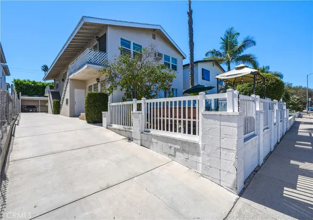 Photo 2 of Sale Pending at 4961 Kester Ave, Sherman Oaks, CA 91403 | MLS# SR26149191 | Listing updated on 2026-09-21