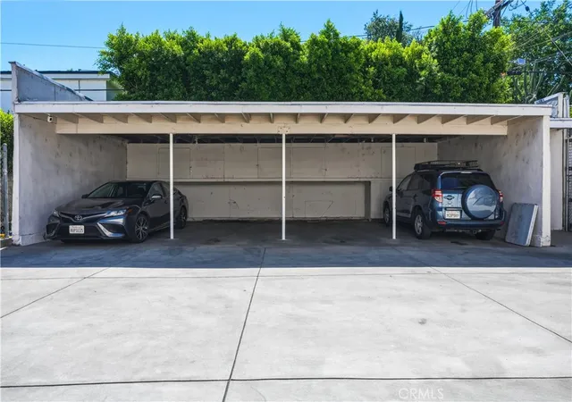 Photo 3 of Sale Pending at 4961 Kester Ave, Sherman Oaks, CA 91403 | MLS# SR26149191 | Listing updated on 2026-09-21
