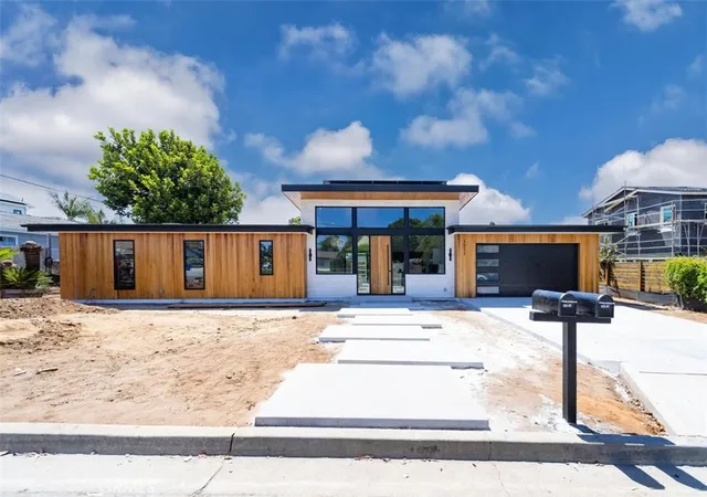 Photo 2 of Single family home for sale at 1211 Kelly, Oceanside, CA 92054 | MLS# SW26152155 | Listing updated on 2026-10-01