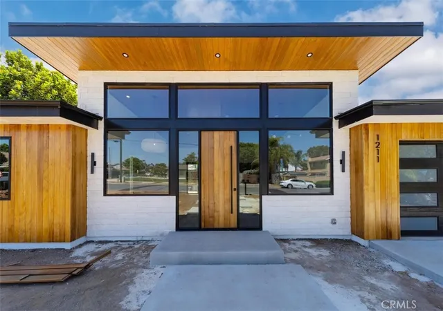 Photo 3 of Single family home for sale at 1211 Kelly, Oceanside, CA 92054 | MLS# SW26152155 | Listing updated on 2026-10-01
