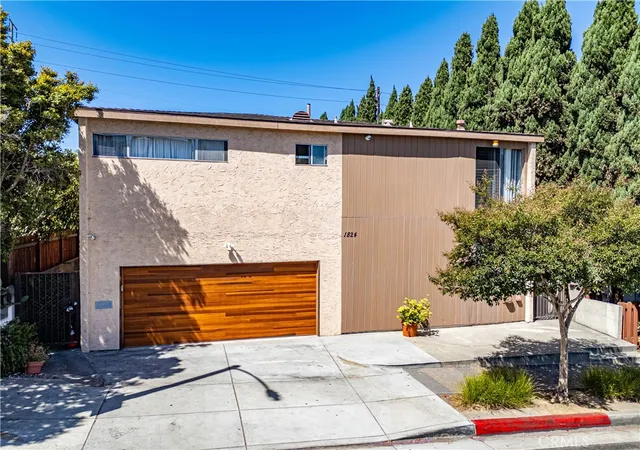 Photo 2 of Condo for sale at 1824 20th Street #C, Santa Monica, CA 90404 | MLS# DW26150985 | Listing updated on 2026-10-03