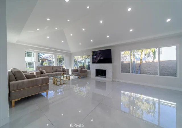 Photo 2 of Single family home for sale at 902 E Walnut Ave, Burbank, CA 91501 | MLS# GD26152538 | Listing updated on 2026-10-01