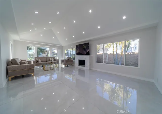 Photo 3 of Single family home for sale at 902 E Walnut Ave, Burbank, CA 91501 | MLS# GD26152538 | Listing updated on 2026-10-01