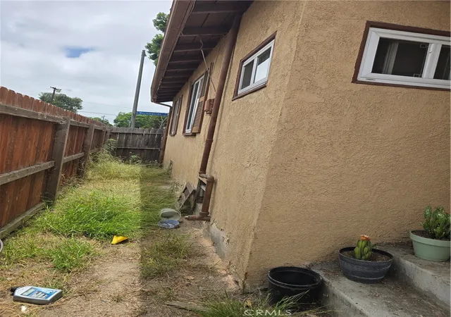 Photo 3 of Sale Pending at 363 E Morningside, Long Beach, CA 90805 | MLS# PW26152572 | Listing updated on 2026-09-17