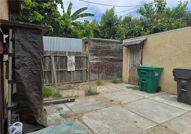 Photo 4 of Sale Pending at 363 E Morningside, Long Beach, CA 90805 | MLS# PW26152572 | Listing updated on 2026-09-17