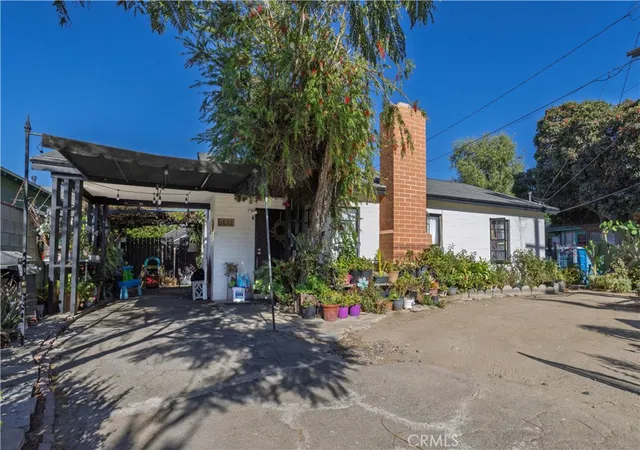 Photo 2 of Sale Pending at 6832 Bellaire Ave, North Hollywood, CA 91605 | MLS# SR26150703 | Listing updated on 2026-09-30