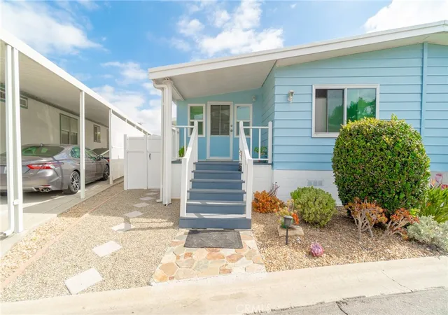 Photo 4 of Sale Pending at 3595 Santa Fe, Long Beach, CA 90810 | MLS# PW26141610 | Listing updated on 2026-09-24