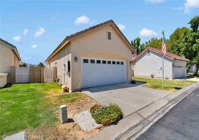 Photo 2 of Sale Pending at 19591 Rolling Green, Apple Valley, CA 92308 | MLS# HD26152246 | Listing updated on 2026-09-13