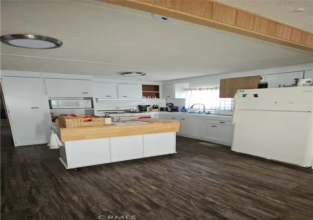 Photo 3 of Manufactured home for sale at 701 Montara Rd #51, Barstow, CA 92311 | MLS# HD26152552 | Listing updated on 2026-09-24