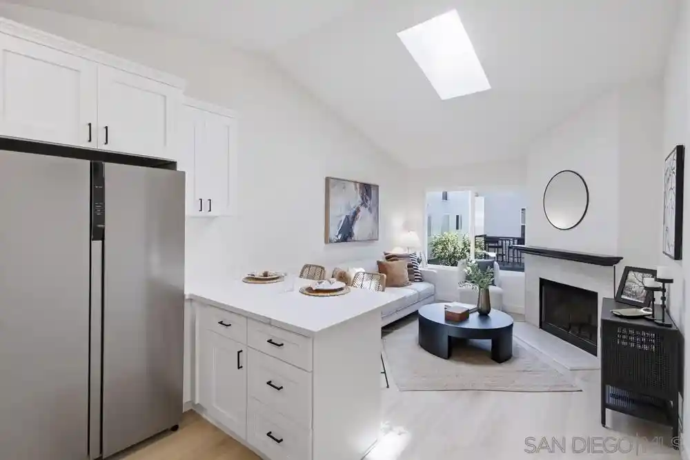 Listing Photo 2 - Condo for sale in 2909 Keats St located at 2909 Keats St, San Diego, CA 92106 - Unit #11
