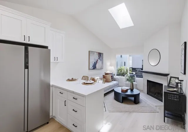 Listing Photo 2 - Condo for sale in building located at 2909 Keats St, San Diego, CA 92106 - Unit #11