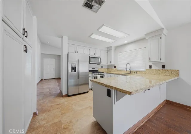 Photo 3 of Sale Pending at 31920 Calle Vimianzo, Temecula, CA 92592 | MLS# SW26152067 | Listing updated on 2026-09-28