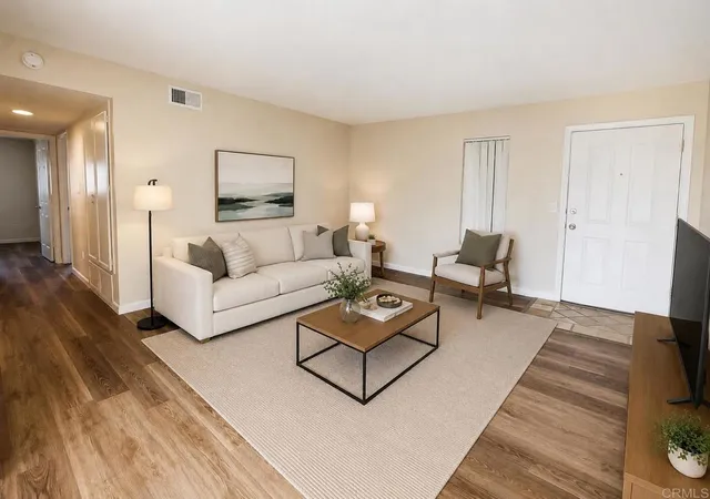 Listing Photo 4 - Condo for sale in building located at 502 Calle Montecito, Oceanside, CA 92057 - Unit #18