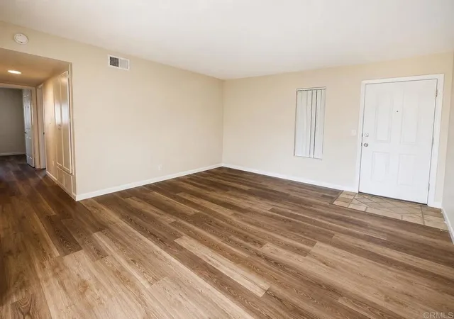 Listing Photo 5 - Condo for sale in building located at 502 Calle Montecito, Oceanside, CA 92057 - Unit #18