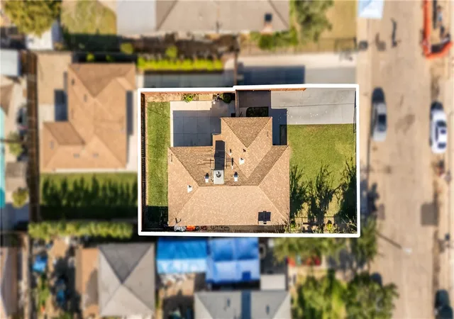 Photo 2 of Multi family home for sale at 914 W Cambridge Ave, Fresno, CA 93705 | MLS# IV26152720 | Listing updated on 2026-09-24