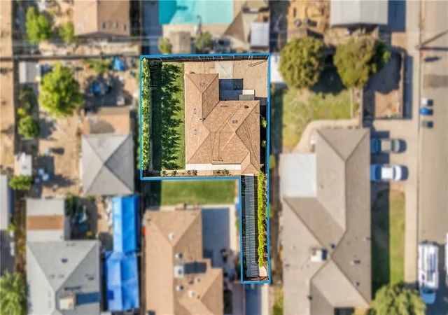 Photo 3 of Multi family home for sale at 914 W Cambridge Ave, Fresno, CA 93705 | MLS# IV26152720 | Listing updated on 2026-09-24