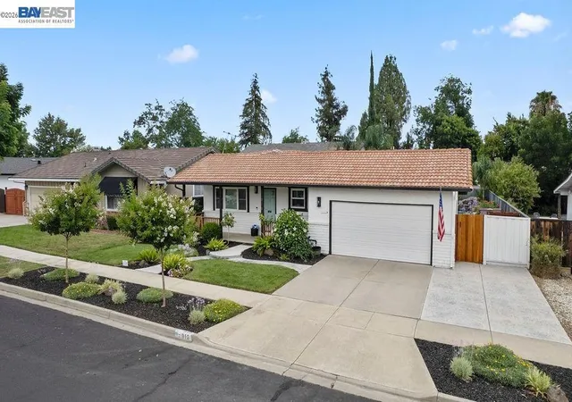 Photo 1 of Single family home for sale at 919 Oak St, Brentwood, CA 94513 | MLS# 41141548 | Listing updated on 2026-09-14