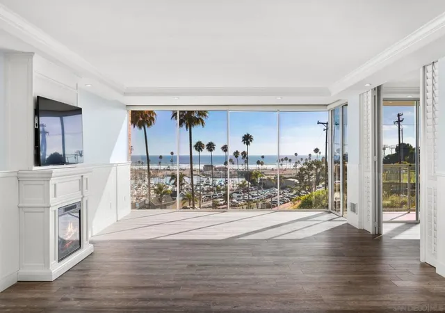 Listing Photo 2 - Condo for sale in building located at 1200 Harbor Dr N, Oceanside, CA 92054 - Unit #3C