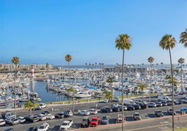 Listing Photo 3 - Condo for sale in building located at 1200 Harbor Dr N, Oceanside, CA 92054 - Unit #3C