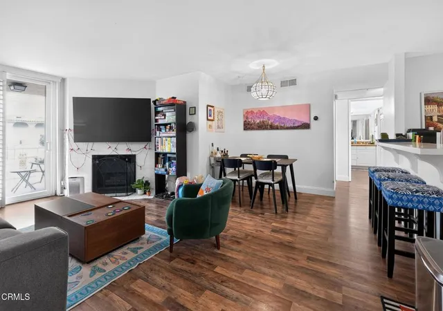 Listing Photo 1 - Condo for sale in building located at 4705 Kester Ave, Los Angeles, CA 91403 - Unit #116