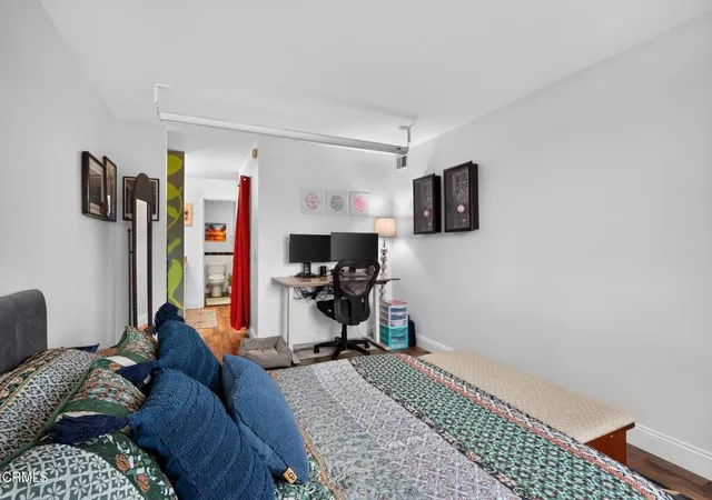 Listing Photo 5 - Condo for sale in building located at 4705 Kester Ave, Los Angeles, CA 91403 - Unit #116